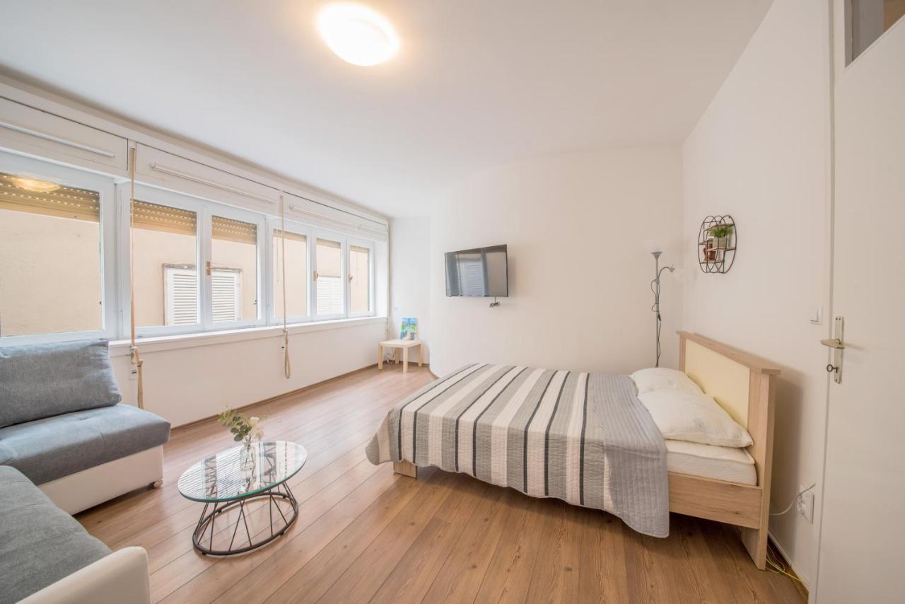 Aurora Apartman *